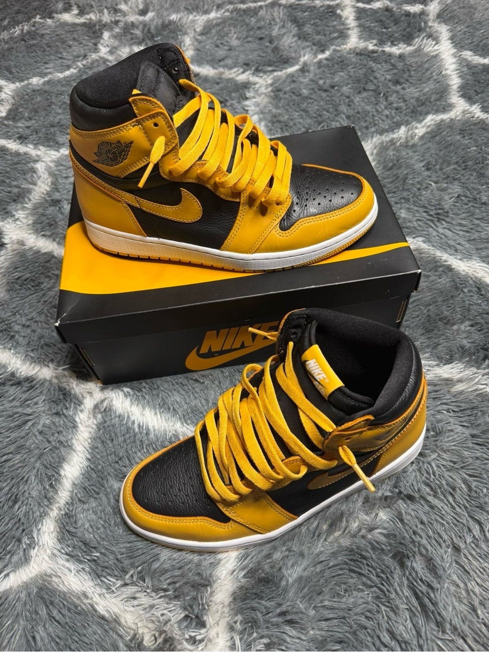 Air Jordan 1 Retro High OG 'Pollen’ 
size 8.5